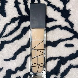 NARS radiant foundation